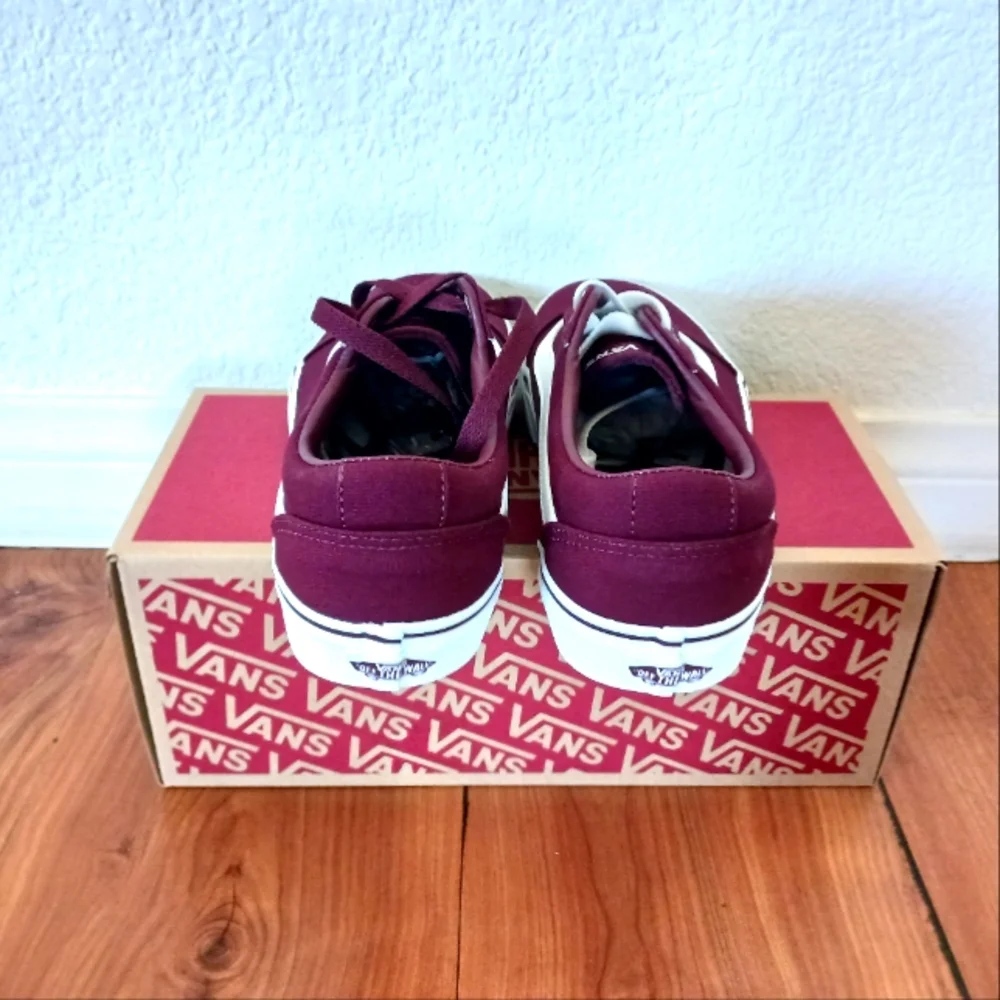 Vans - Picture 3 of 4